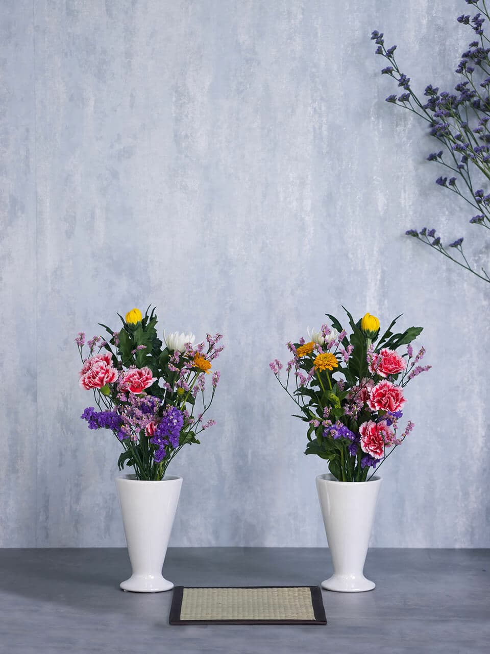 【仏壇用】明るい色 季節花の仏花1対(左右に1つずつ) 商品画像 2