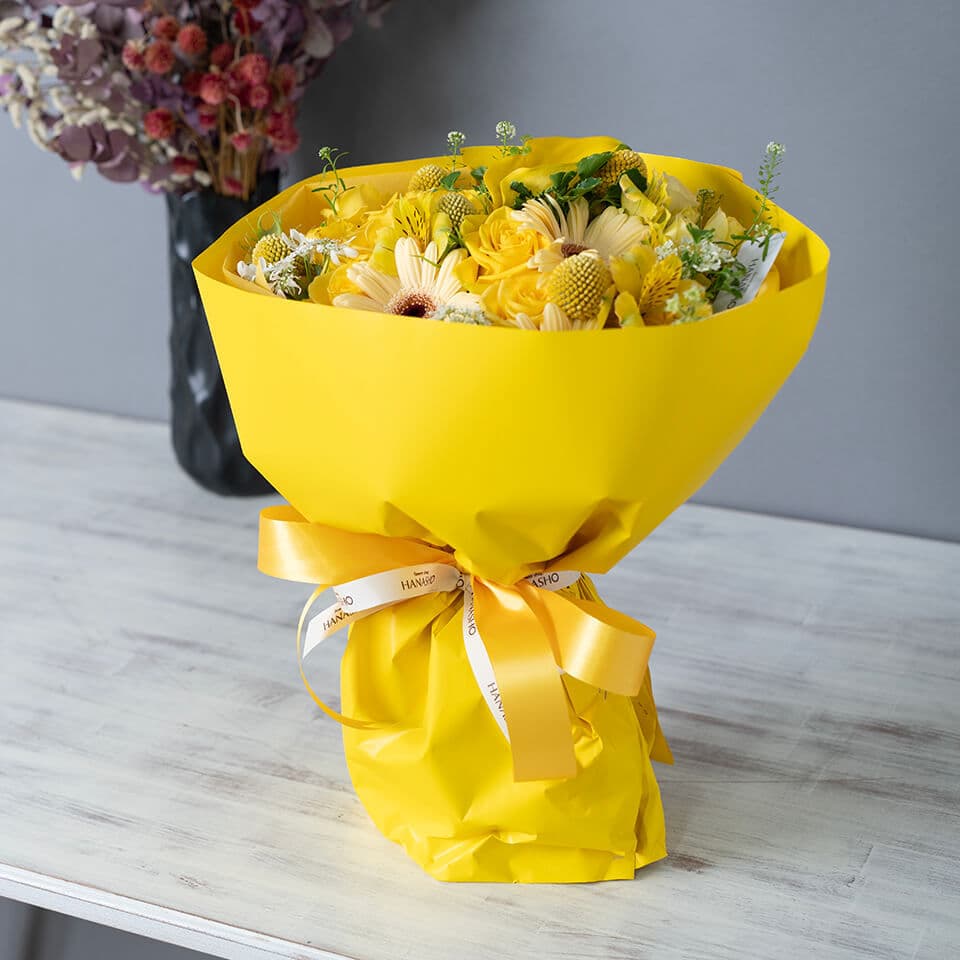 季節の花でビタミンイエロー スタンディングブーケ 商品画像 2