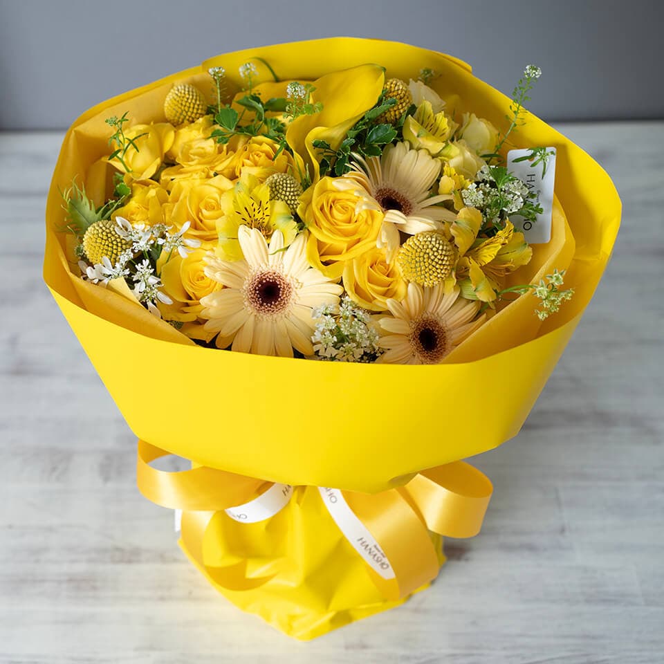 季節の花でビタミンイエロー スタンディングブーケ 商品画像 3