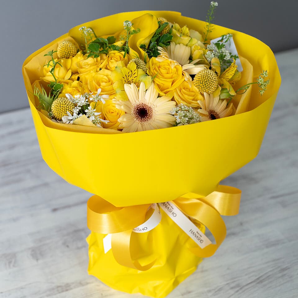 季節の花でビタミンイエロー スタンディングブーケ 商品画像 4