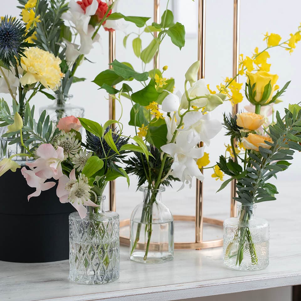 かびん7個のアレンジメント季節の花で黄色オレンジ系 商品画像 6