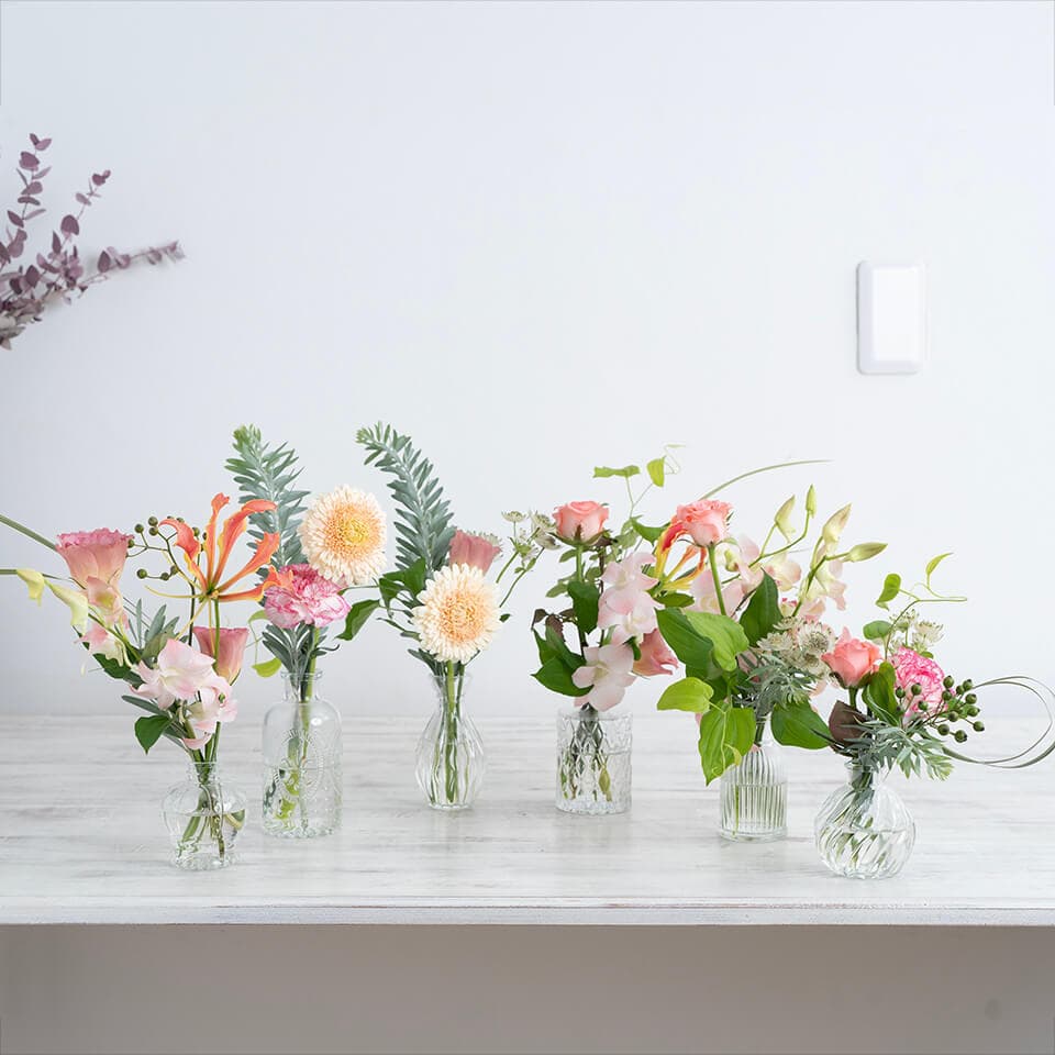 かびん6個のアレンジメント季節の花でピンク系 商品画像 4