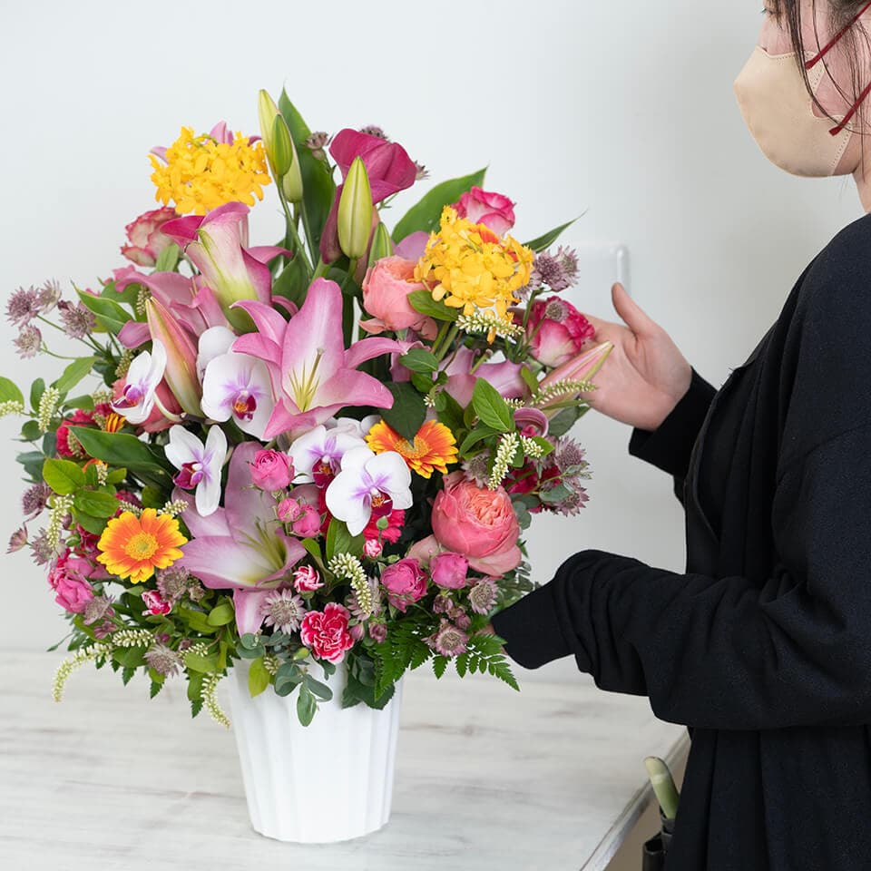 季節の花のピンク系アレンジメント 商品画像 3