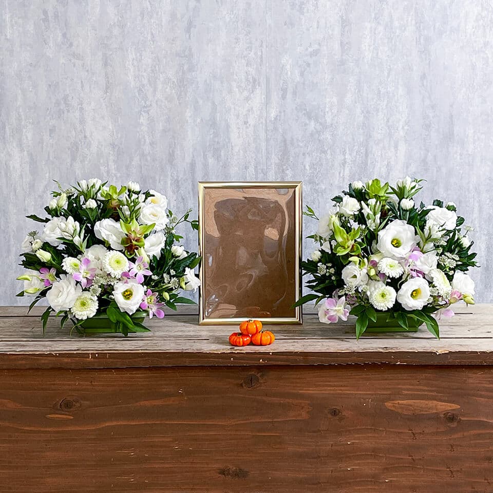 仮祭壇用季節の花アレンジ1対 商品画像 1