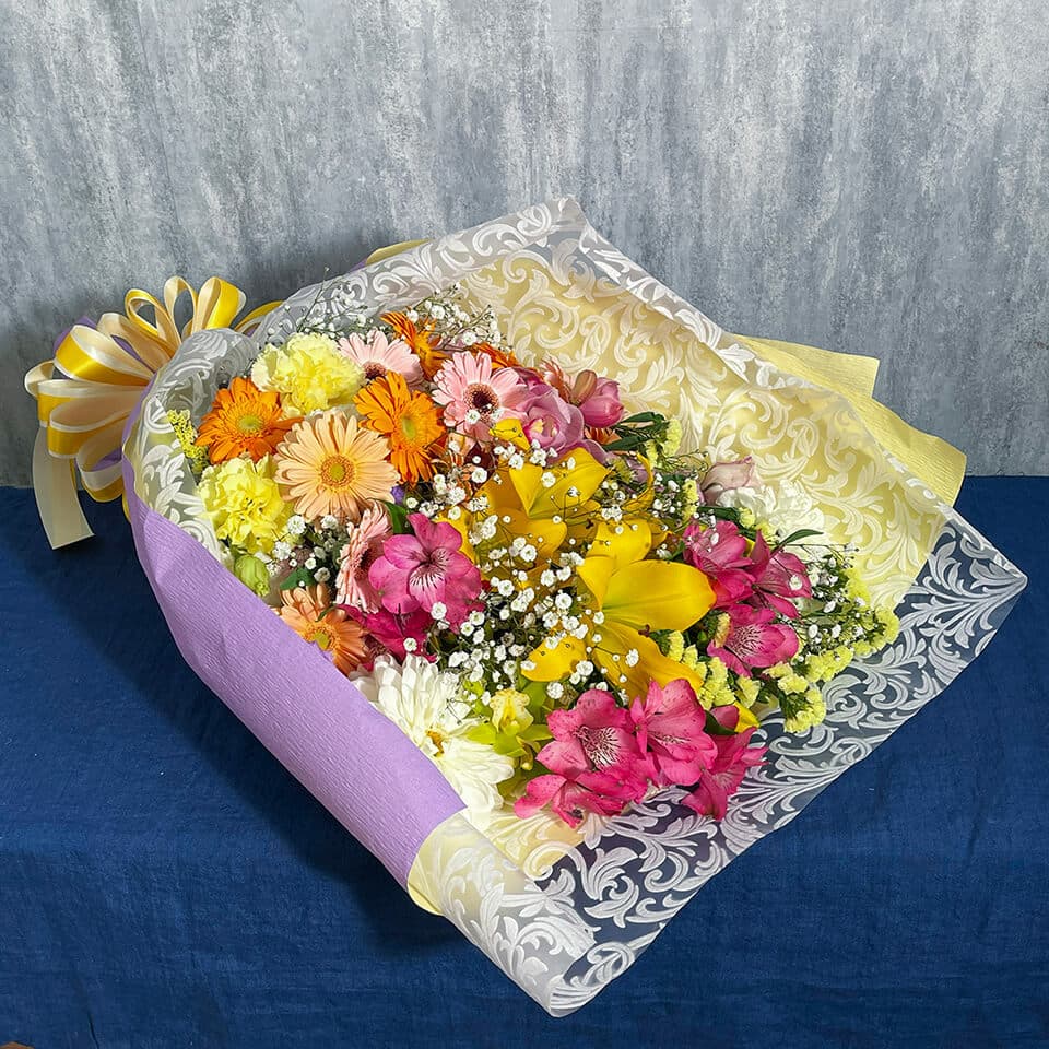 ミックスカラー 季節のお花で花束 商品画像 3