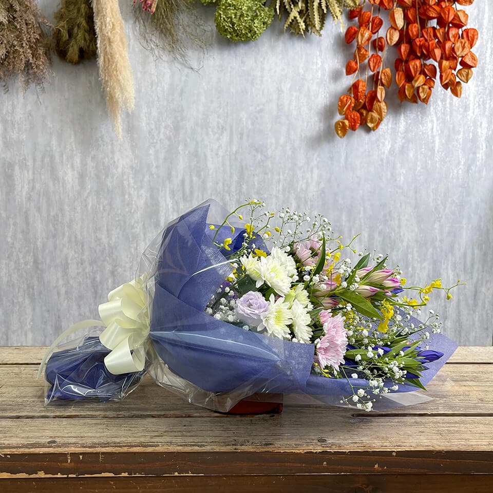 お供え用季節の花おまかせ花束 商品画像 3