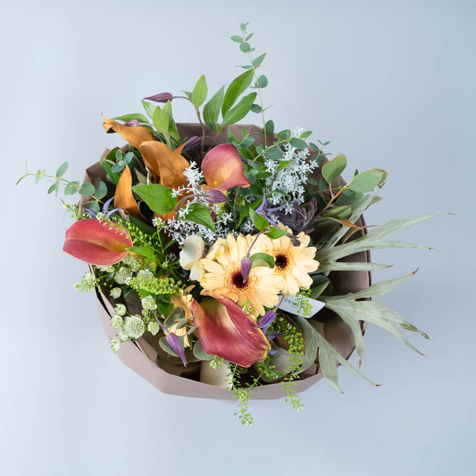 ナチュラル系の季節のお花 スタンディングブーケ 商品画像 3