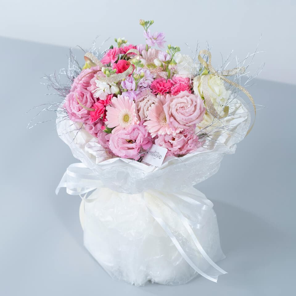 白ピンク系の季節のお花 スタンディングブーケ 商品画像 3