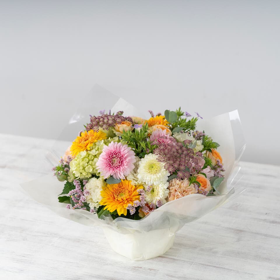 お供え用 季節のお任せ 明るい洋花 アレンジメント 商品画像 3
