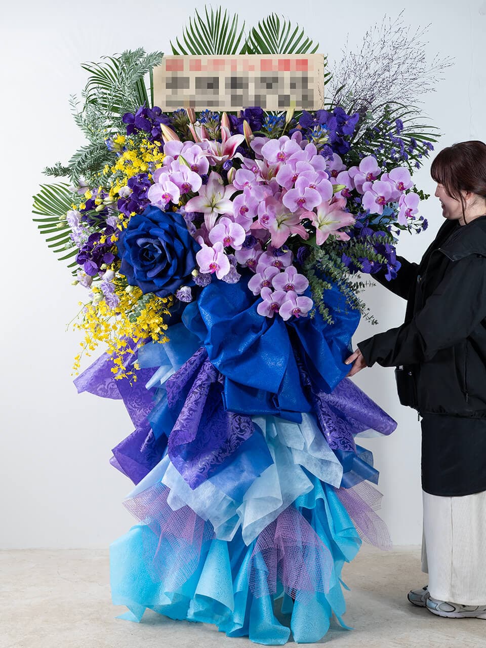 胡蝶蘭と巨大造花バラでドレスラッピングスタンド|紫ブルー系 商品画像 5