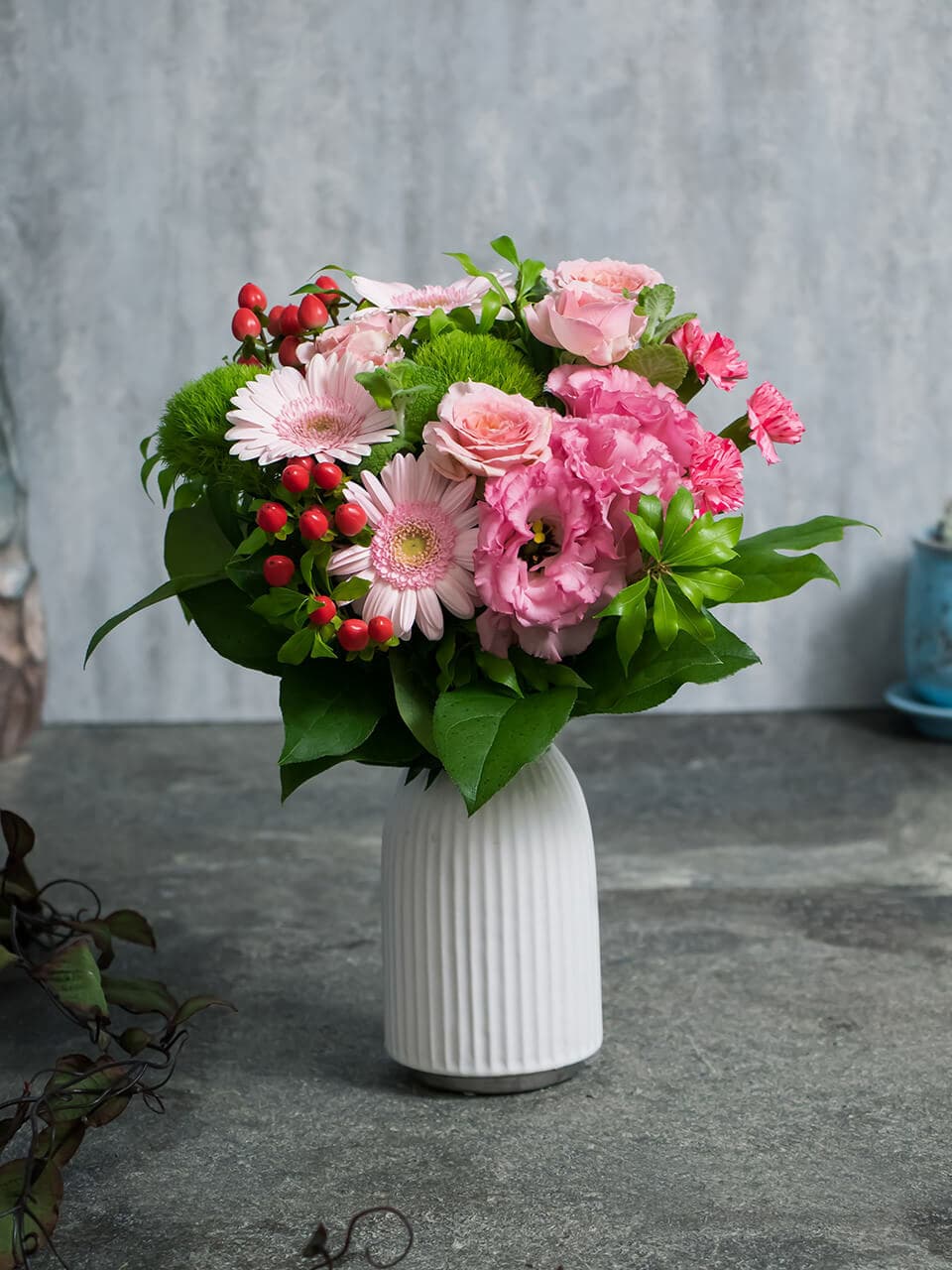 ピンク系でデザイナーにおまかせセット(花束と花びんのセット) 商品画像 3